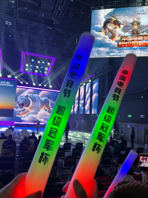 拉大到近2