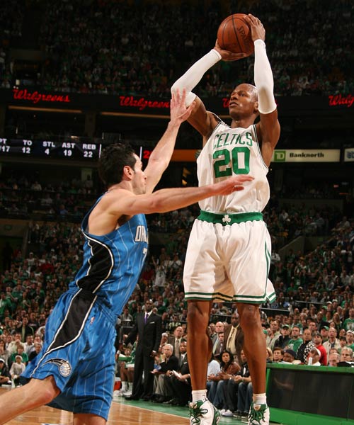 何持续低迷 何持续低迷