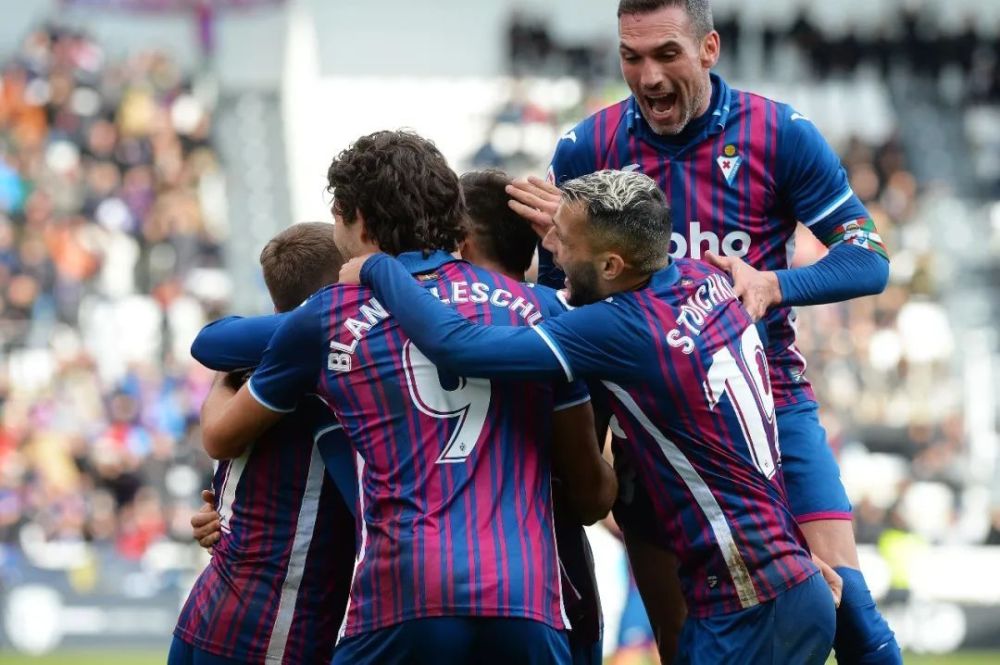 操场边的欢 操场边的欢